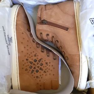 UGG RARE gradie Deco studs NIB women SZ 5